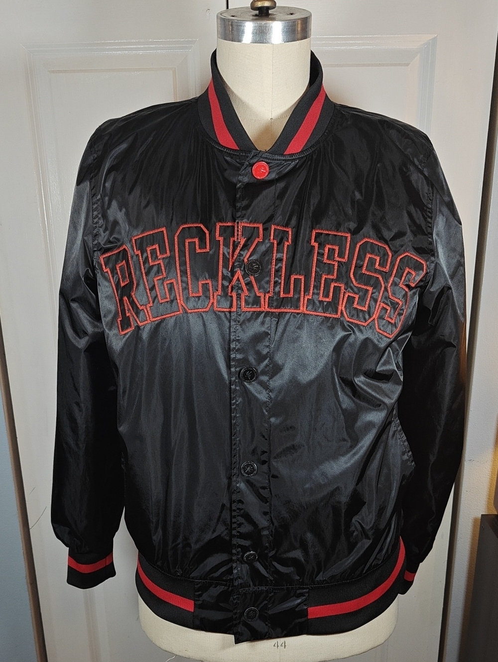 Young & Reckless Mens XL Black Satin Bomber Jacket Red Lettering Logo